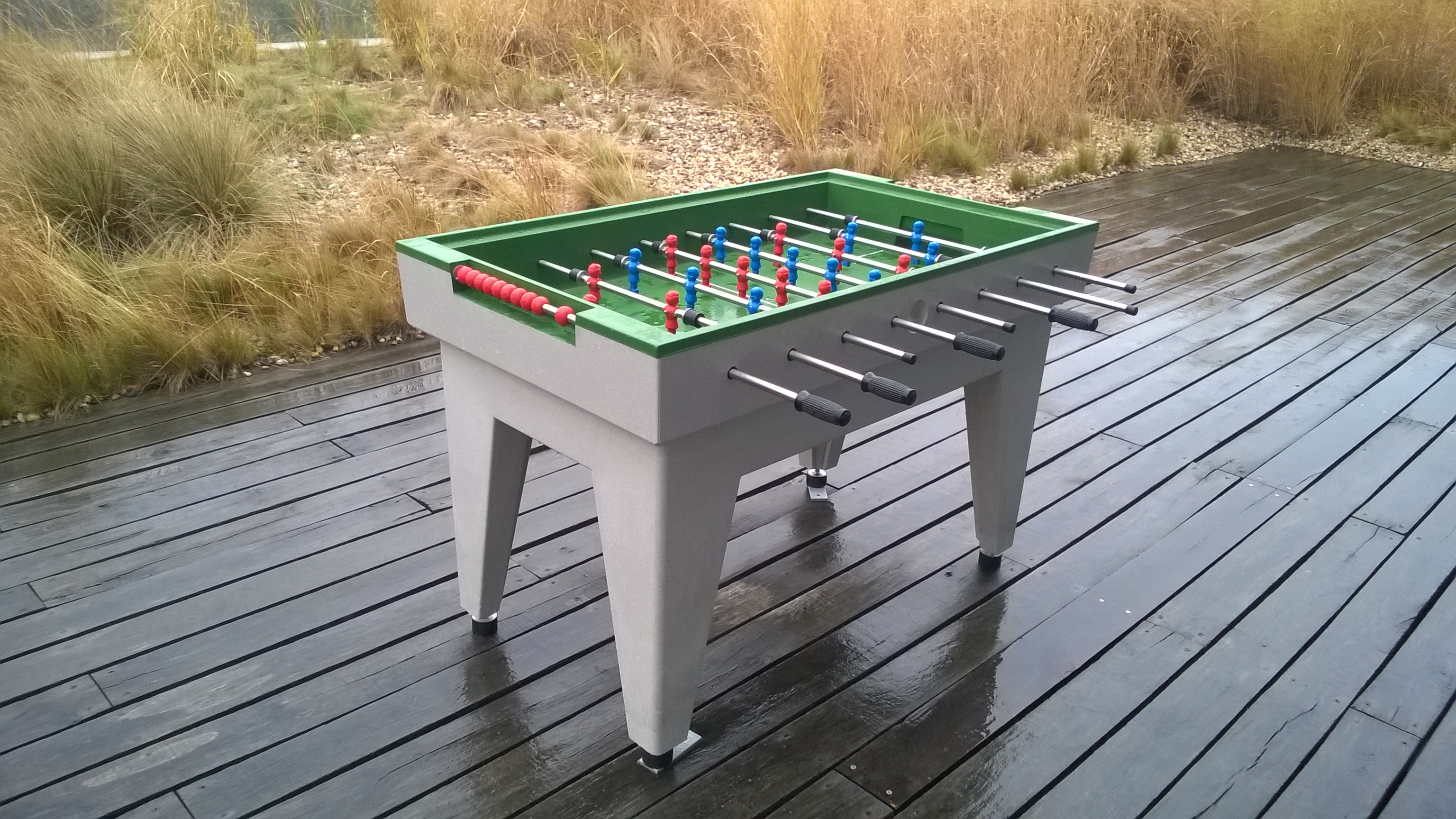 Stůl na stolni fotbal na streše